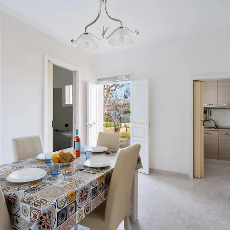 Isidoro Holidays Tatil Evi *